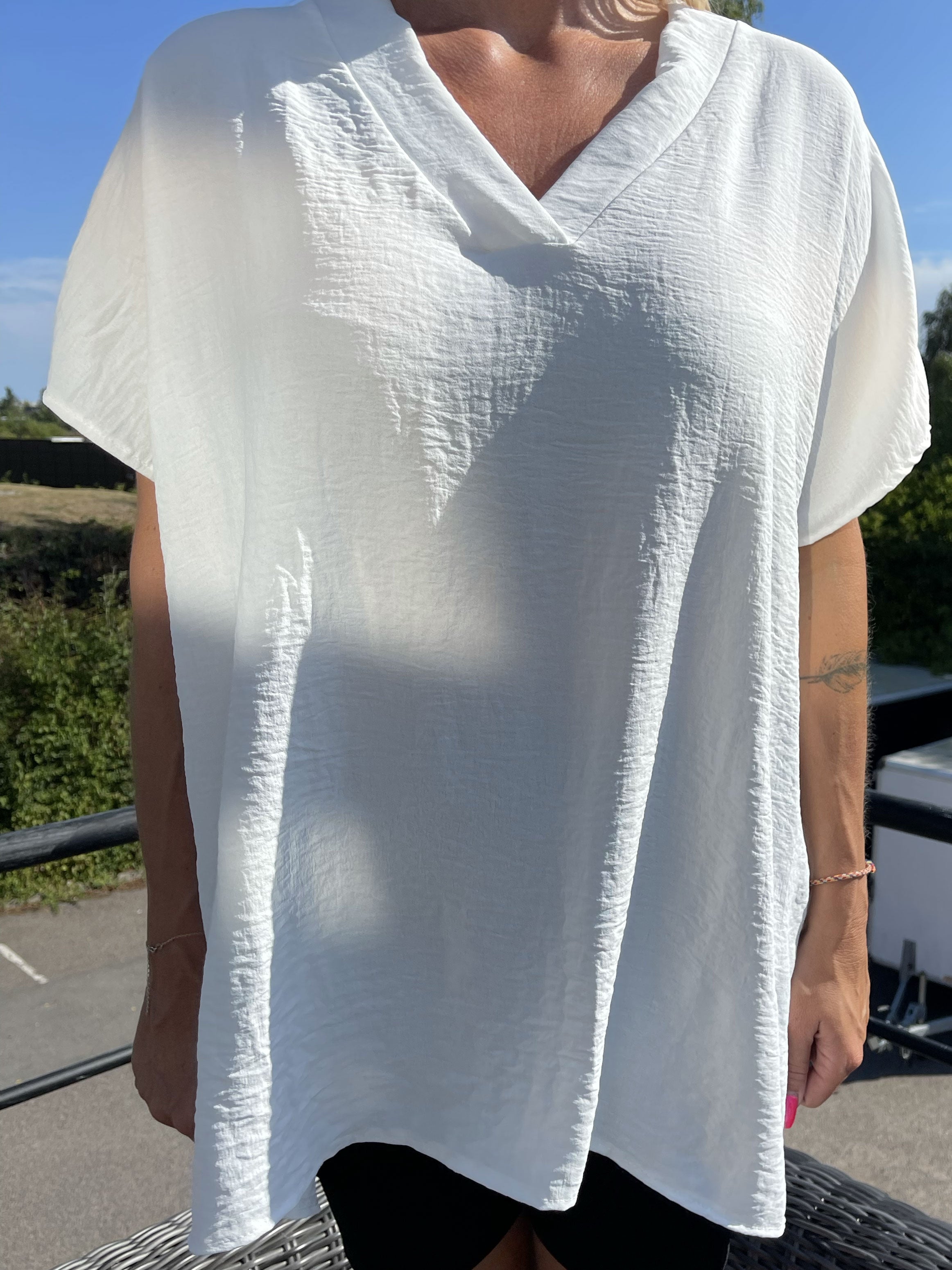 Katrine - Tunika med blonde i ryggen